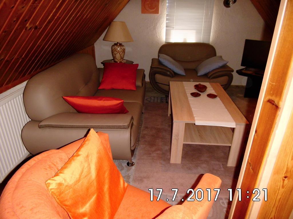 Ferienappartement Obrigheim Мосбах Экстерьер фото